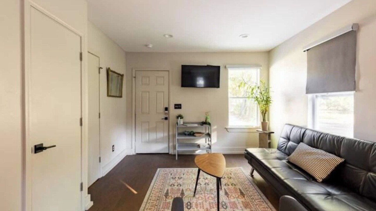 Photo of Livingroom in East Memphis