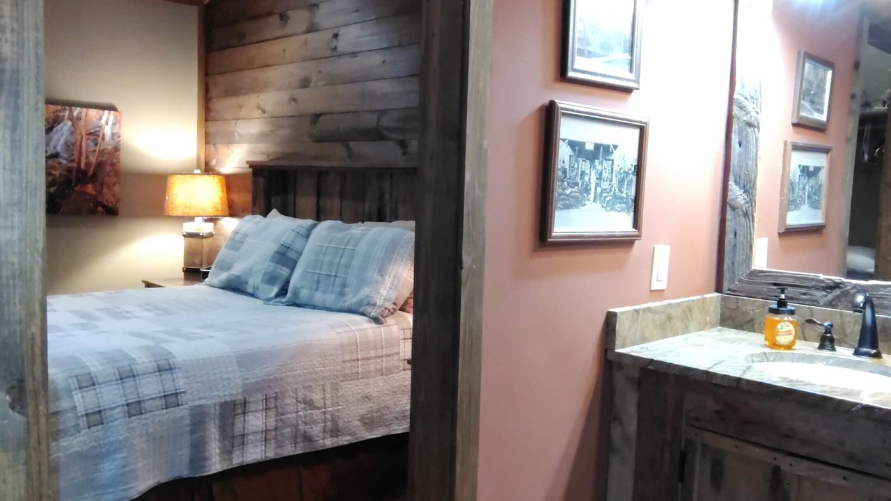 Photo of Bedroom in Morris Chapel