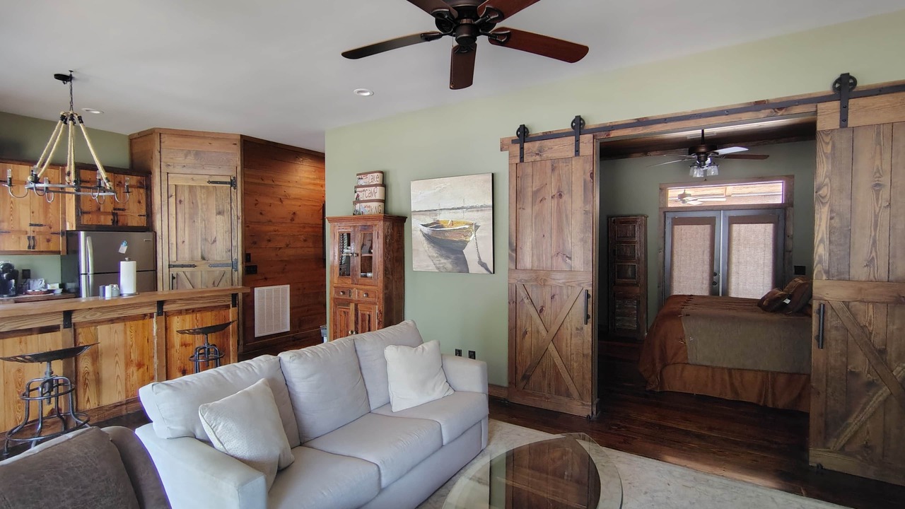 Photo of Livingroom in Morris Chapel