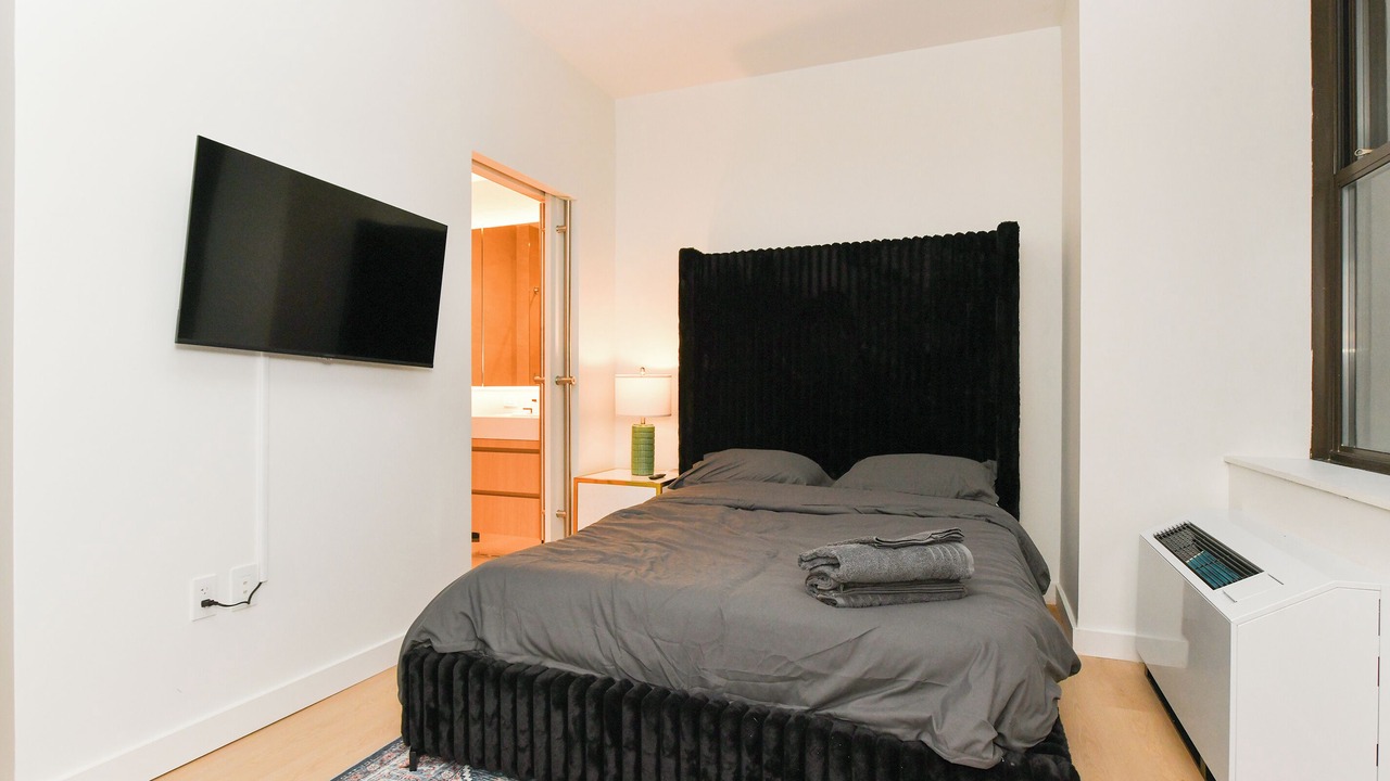 Photo of Bedroom in Financial District