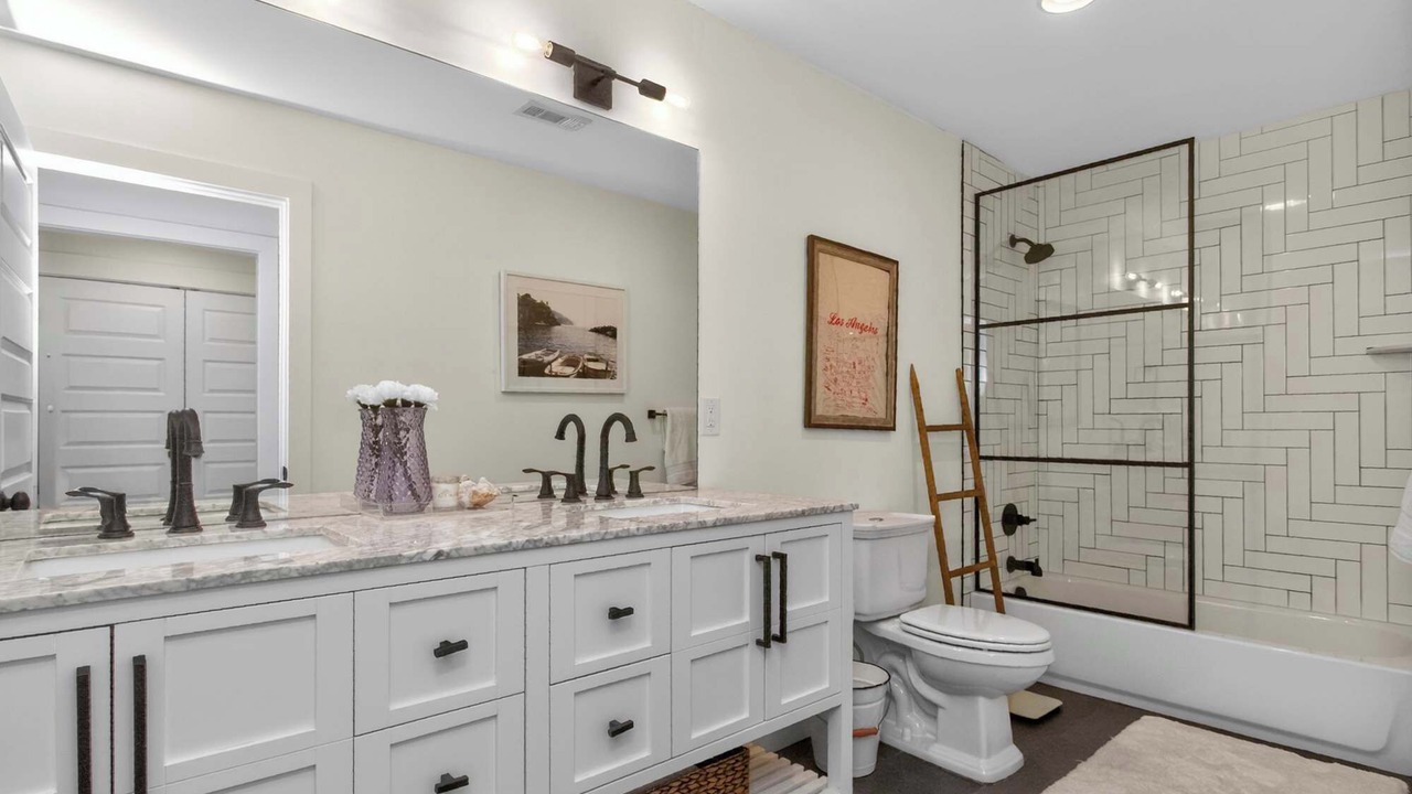 Photo of Bathroom in Shelby Hills