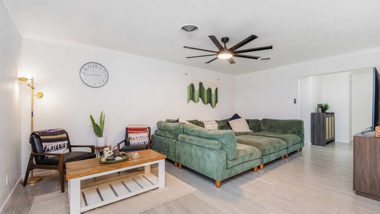 Photo of Livingroom in Bay Area