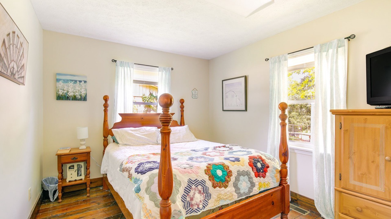Photo of Bedroom in Fruitvale