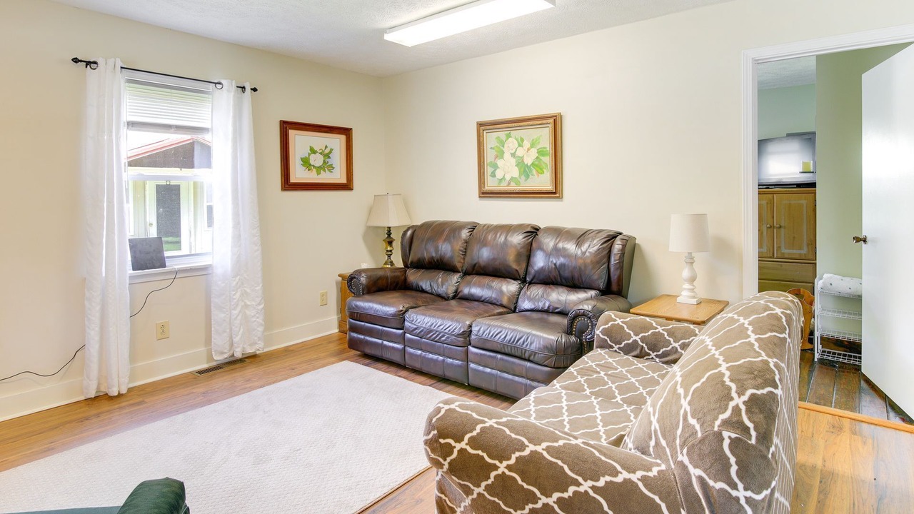 Photo of Livingroom in Fruitvale