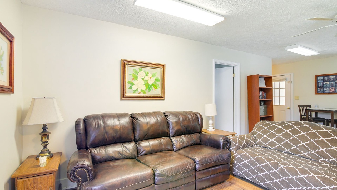 Photo of Livingroom in Fruitvale