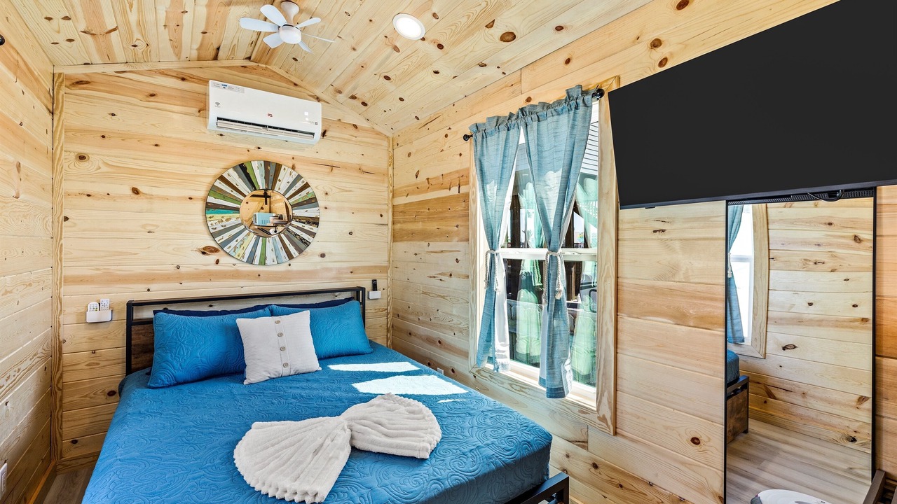 Photo of Bedroom in Crystal Beach