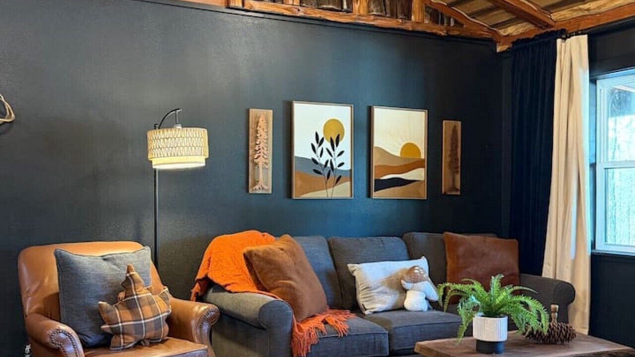 Photo of Livingroom in Board Camp