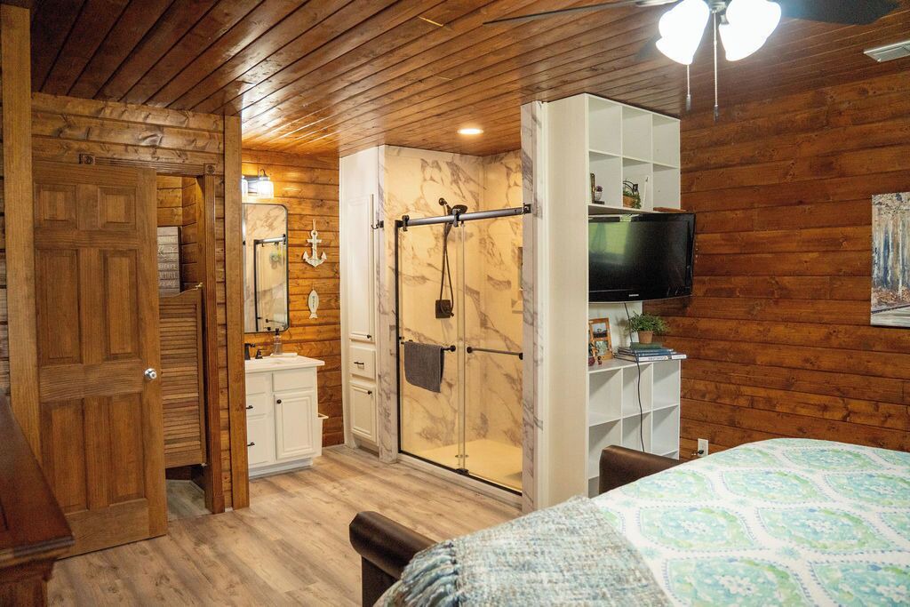 Photo of Bedroom in Karnack