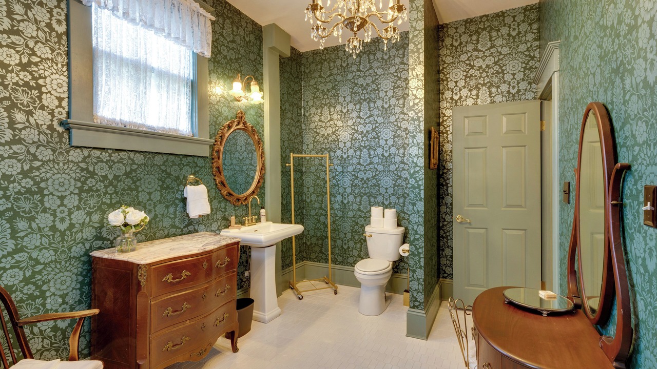 Photo of Bathroom in Lawrenceburg