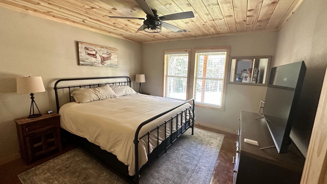 Photo of Bedroom in Higden