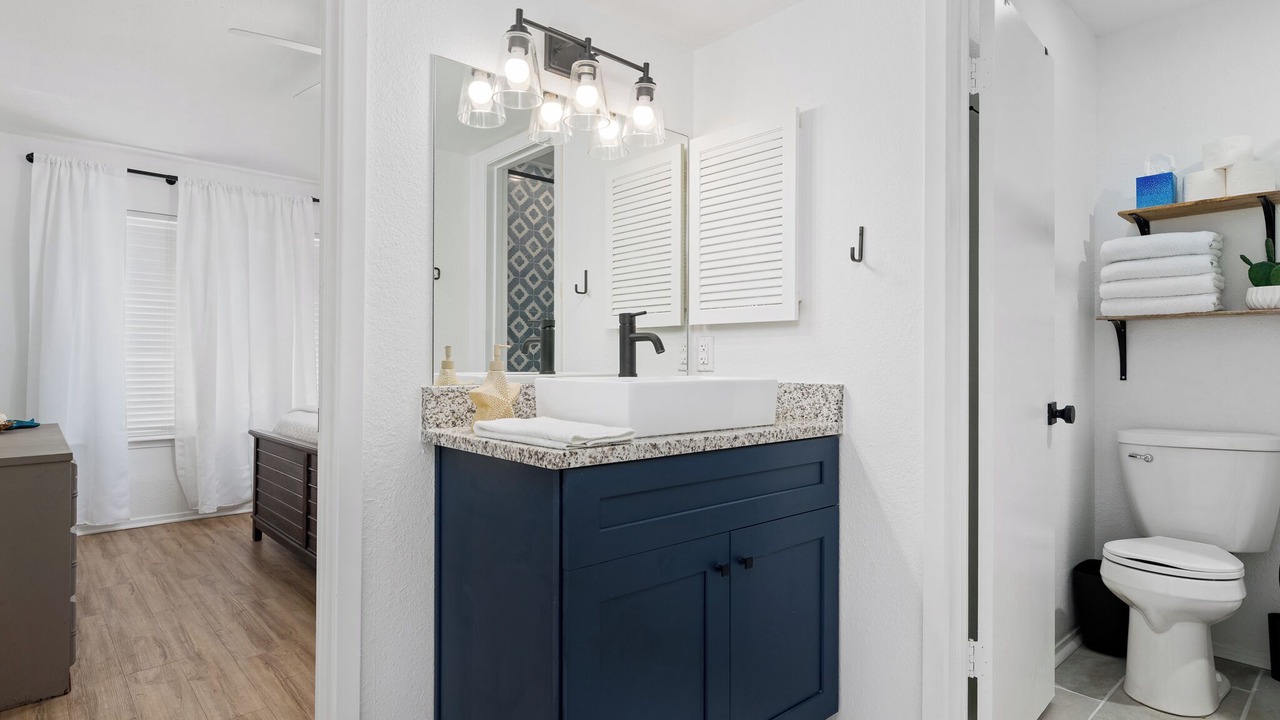 Photo of Bathroom in Harbor Oaks