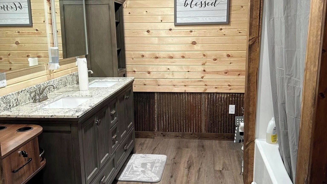 Photo of Bathroom in Grandin