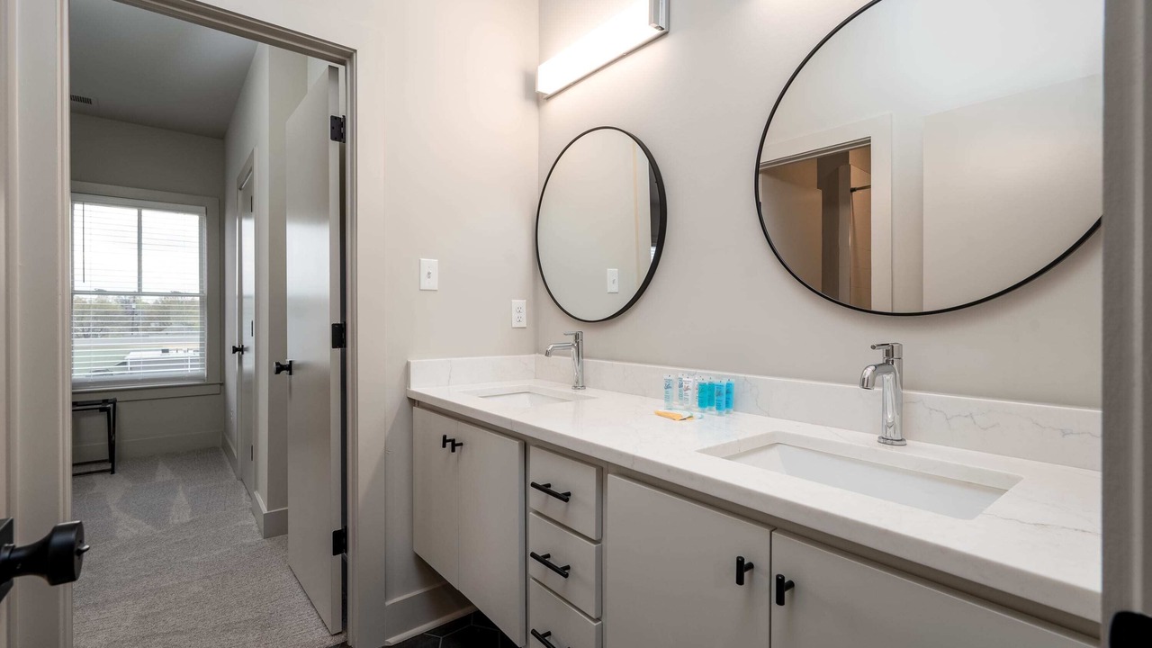 Photo of Bathroom in Cooper-Young Historic District