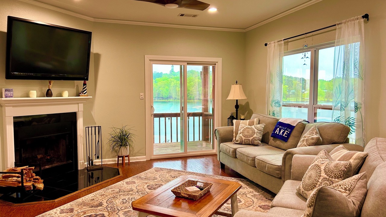 Photo of Livingroom in Jones Mills