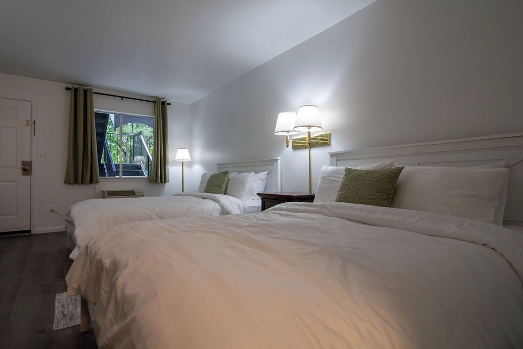 Photo of Bedroom in Eureka Springs Historic District