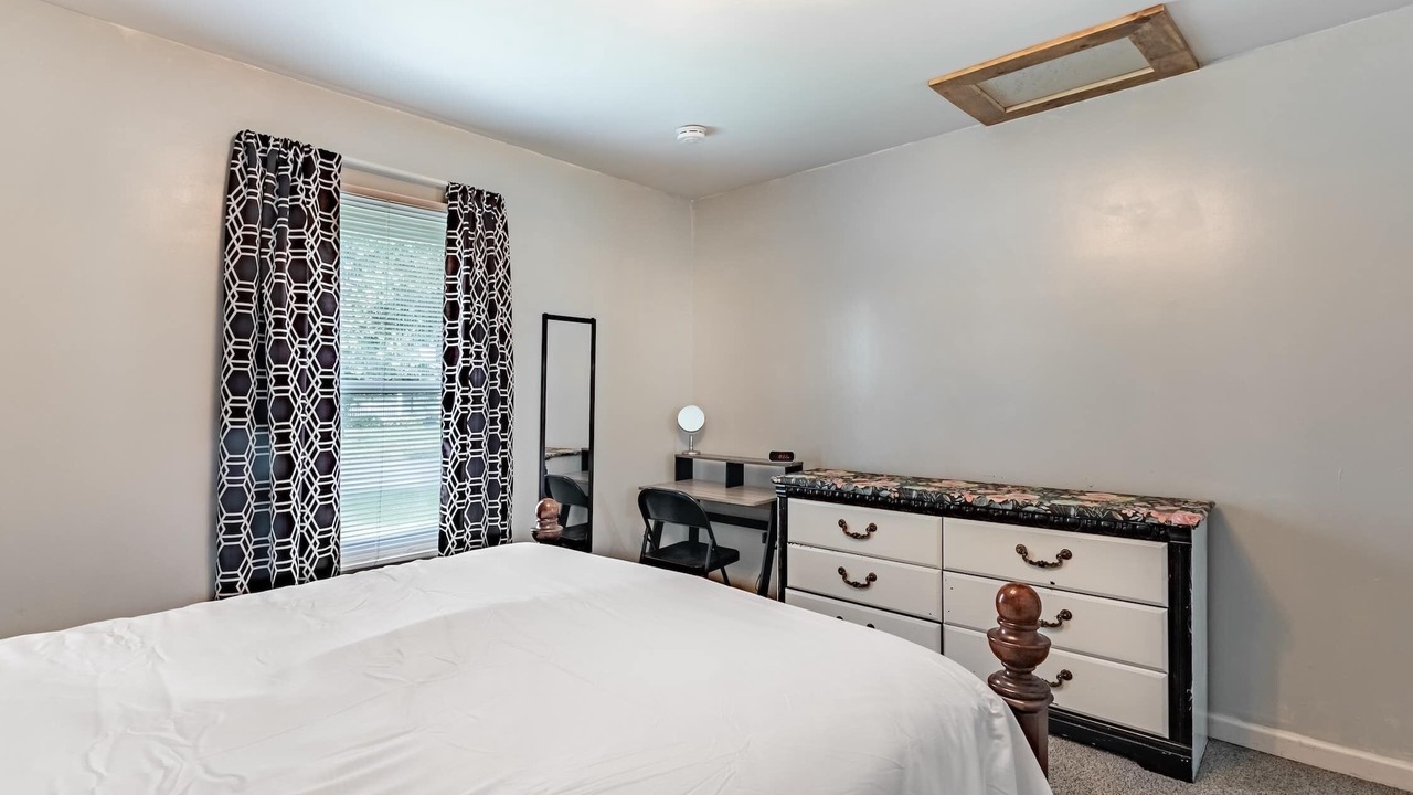 Photo of Bedroom in Maryland Heights