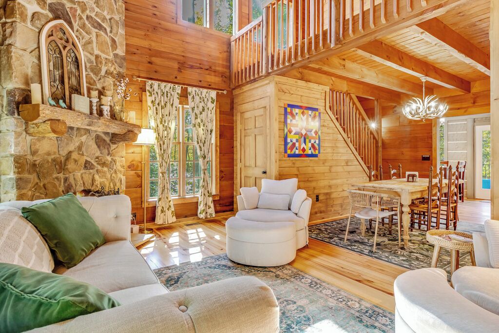 Photo of Livingroom in Rutherfordton