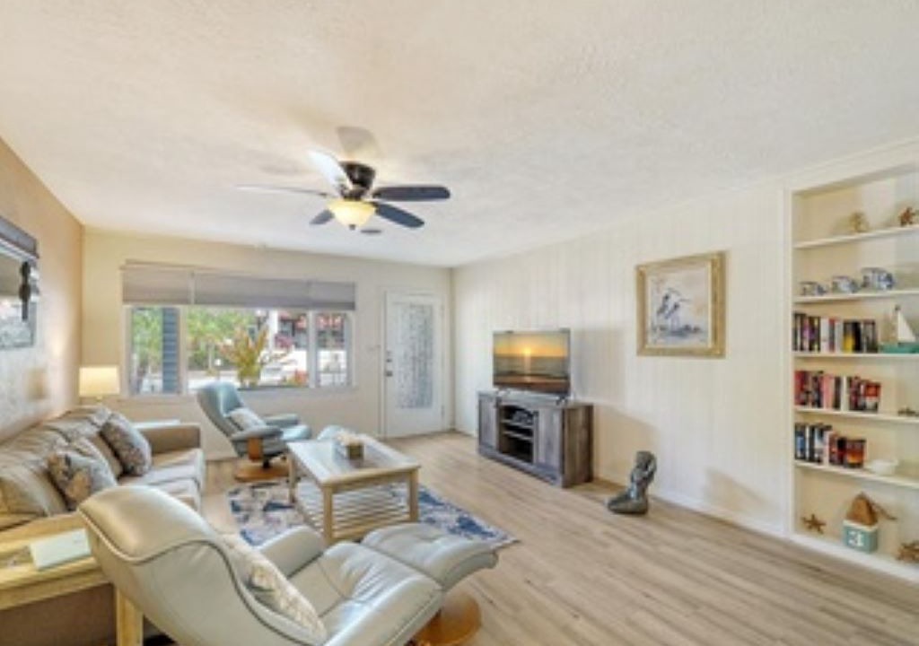 Photo of Livingroom in Laurel Park