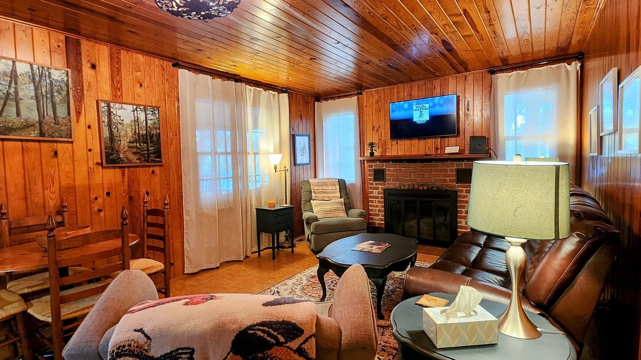 Photo of Livingroom in Jones Mills