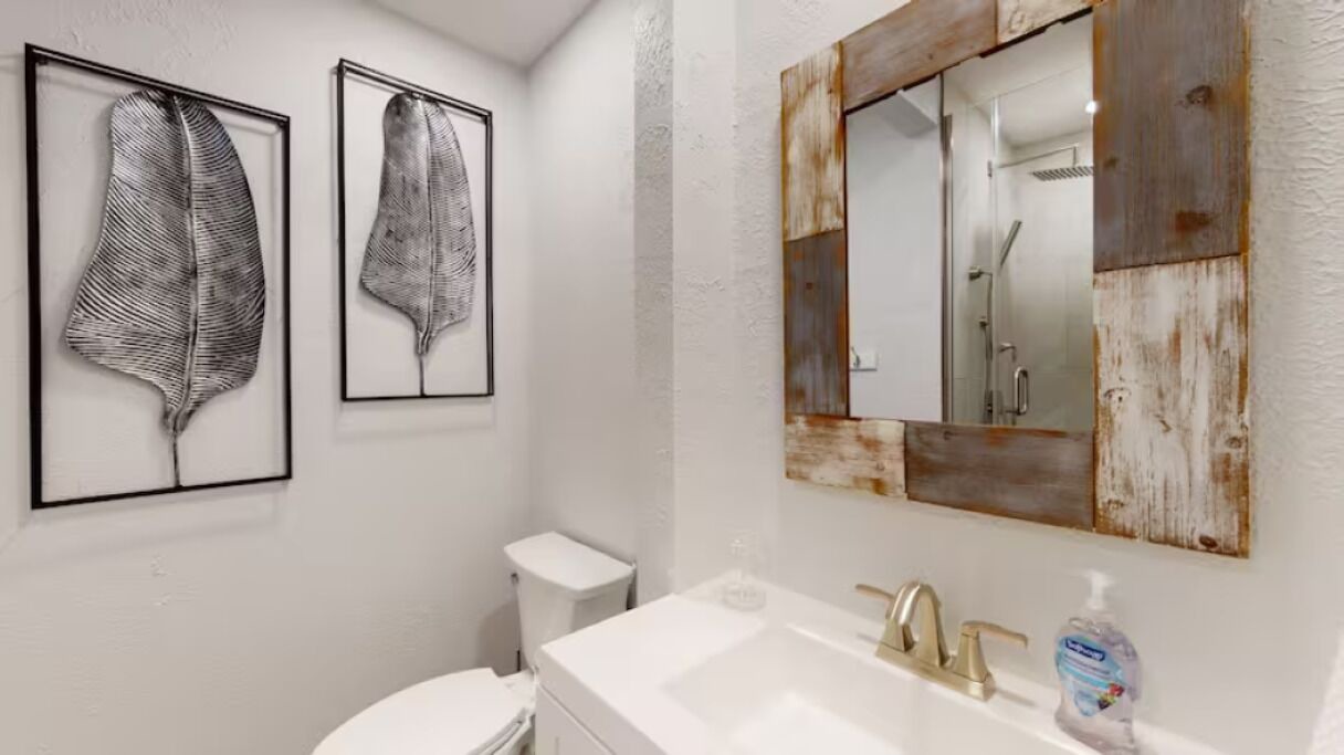 Photo of Bathroom in Laurel Park
