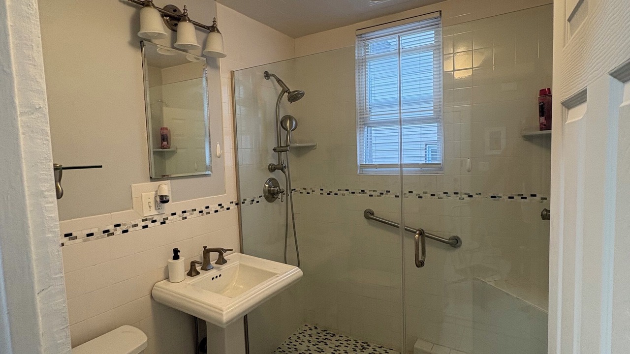 Photo of Bathroom in Weequahic