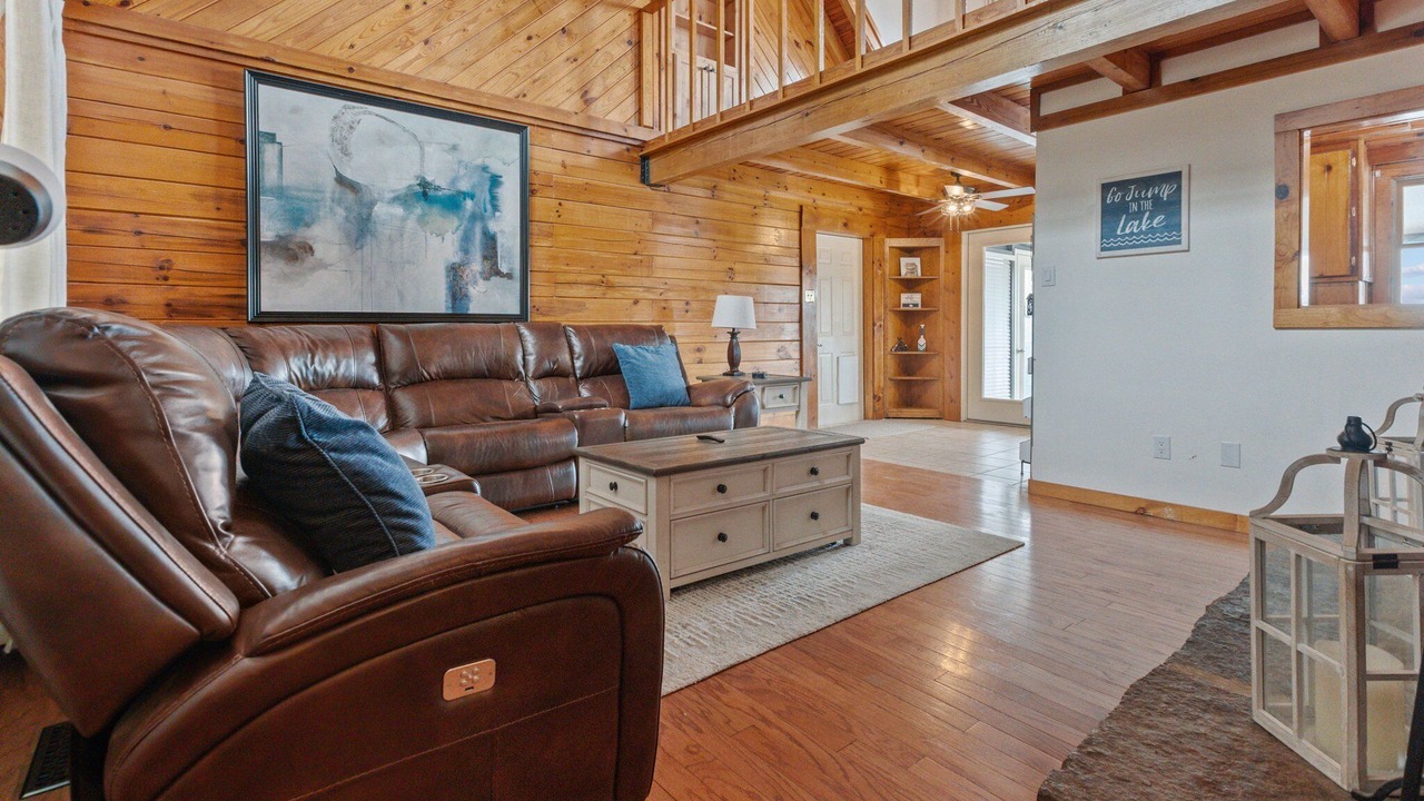 Photo of Livingroom in Jones Mills