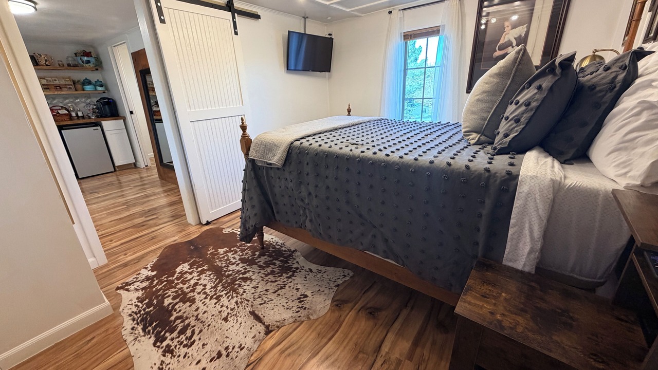 Photo of Bedroom in Lobelville