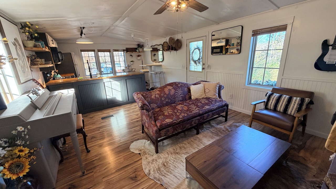 Photo of Livingroom in Lobelville