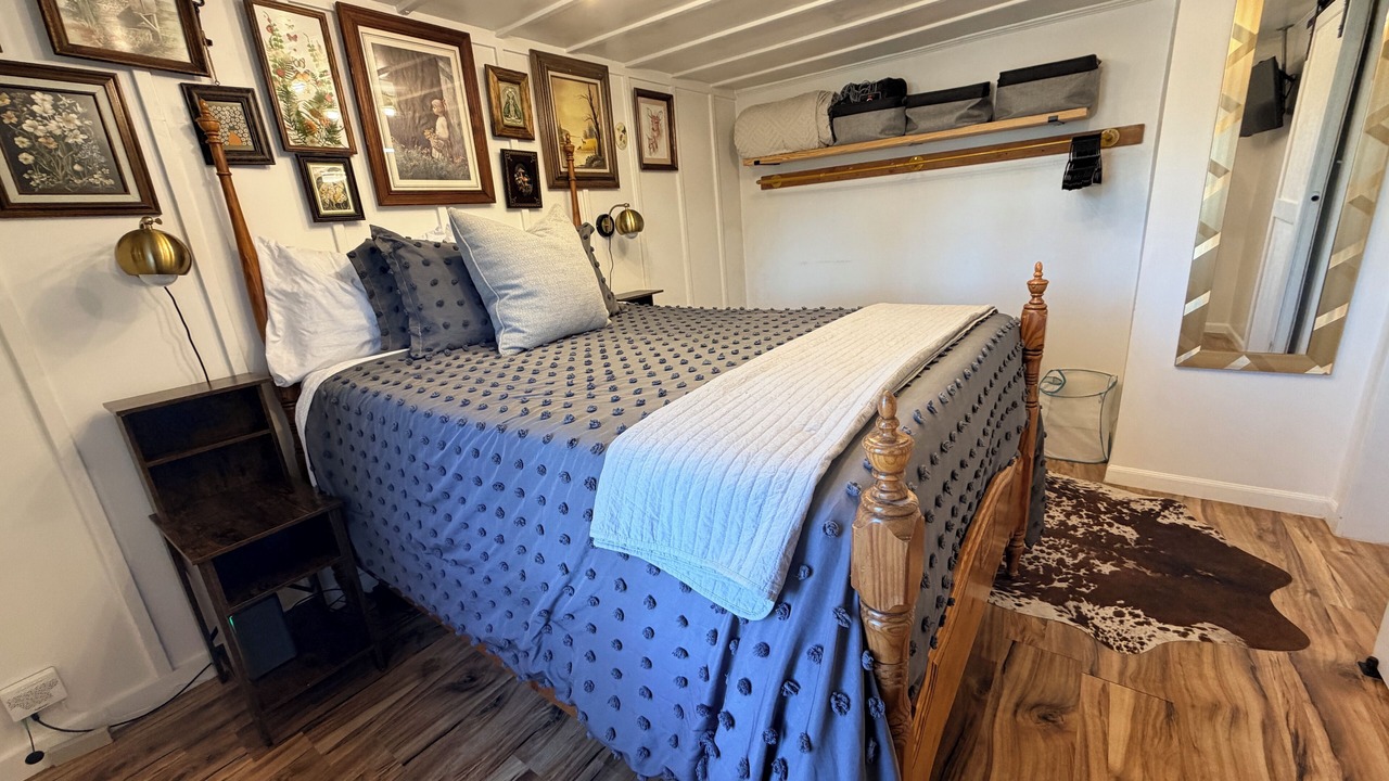 Photo of Bedroom in Lobelville
