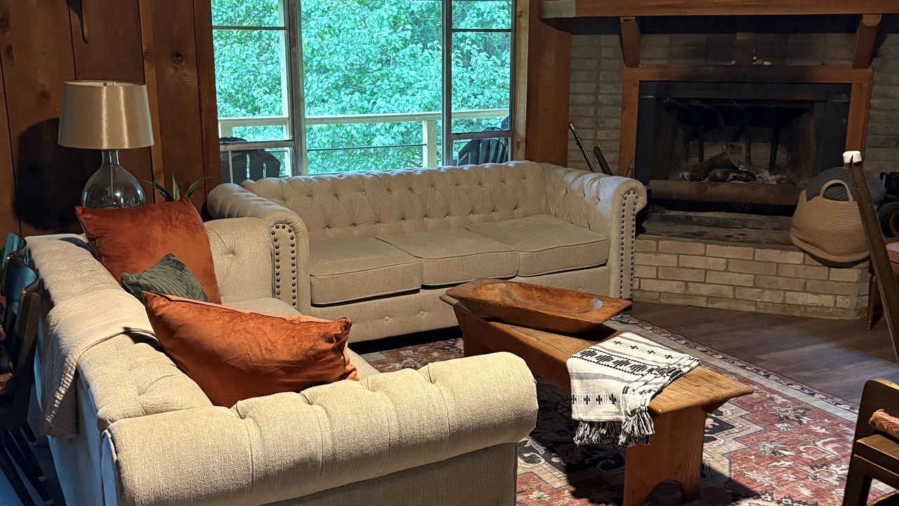 Photo of Livingroom in Saratoga