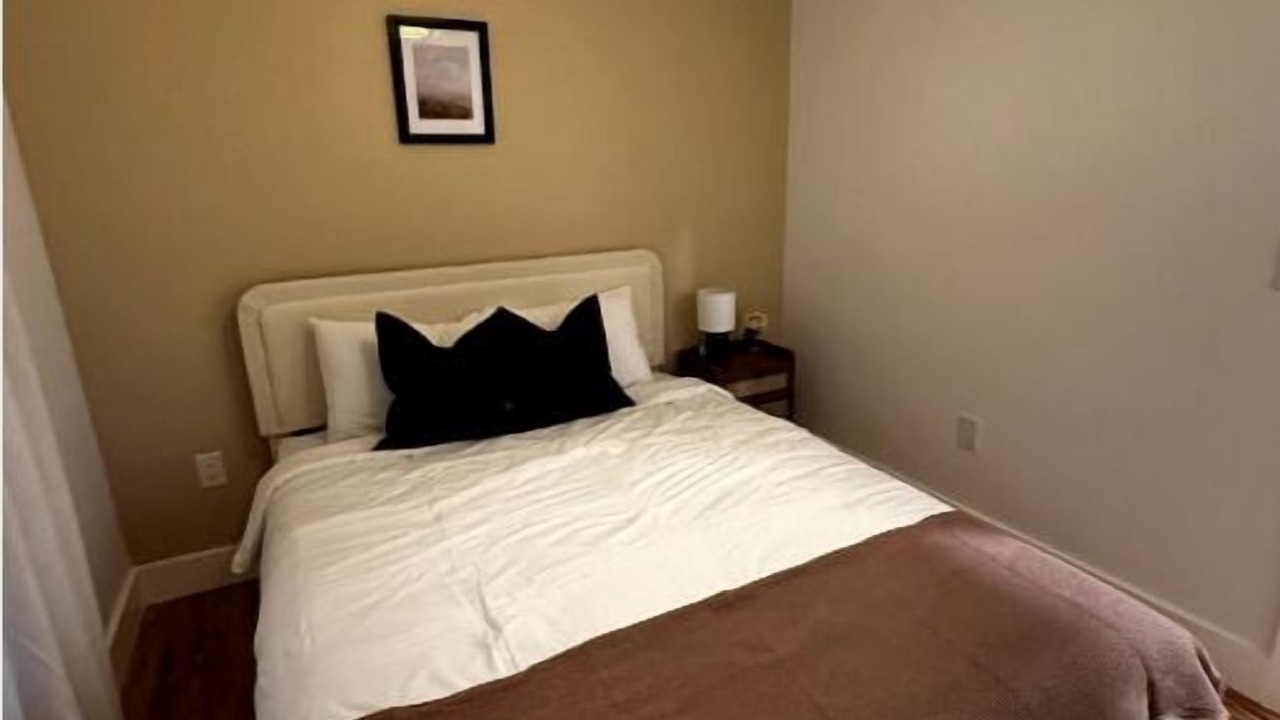 Photo of Bedroom in Newark