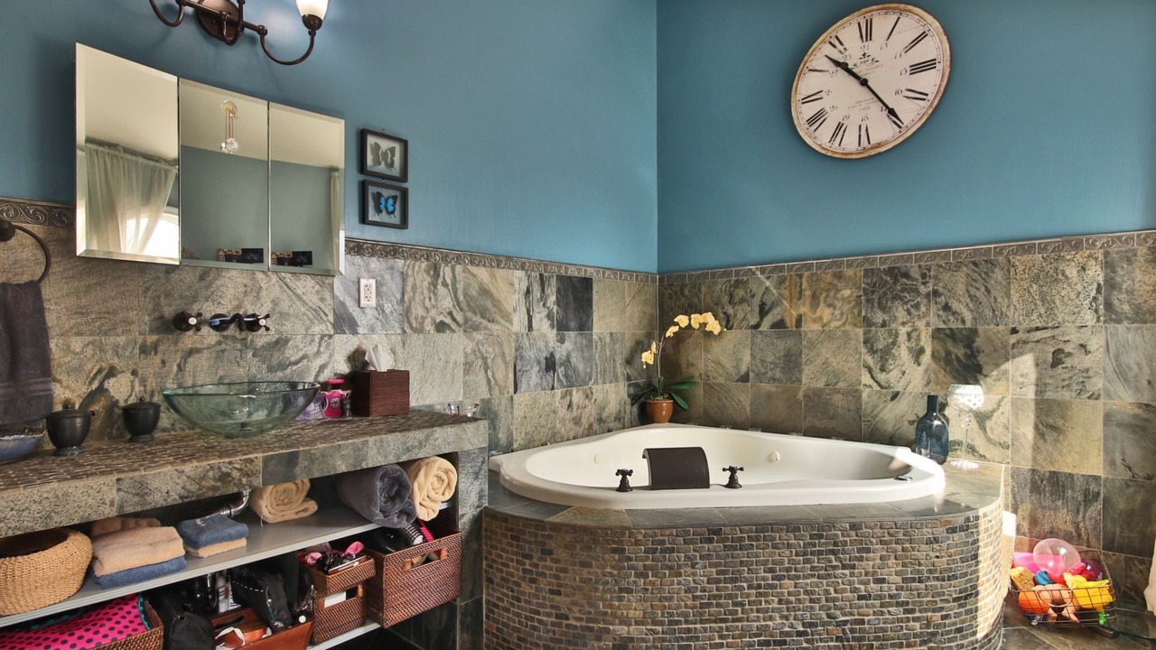 Photo of Bathroom in Guttenberg