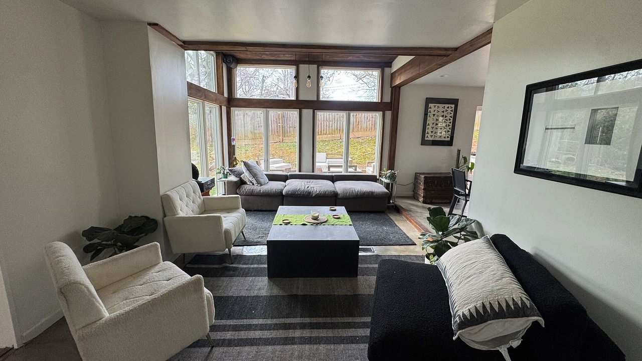 Photo of Livingroom in Oakley