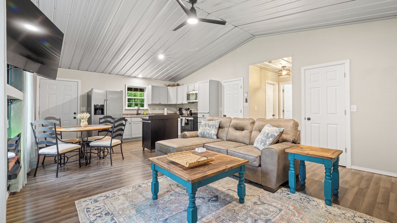 Photo of Livingroom in Harrison