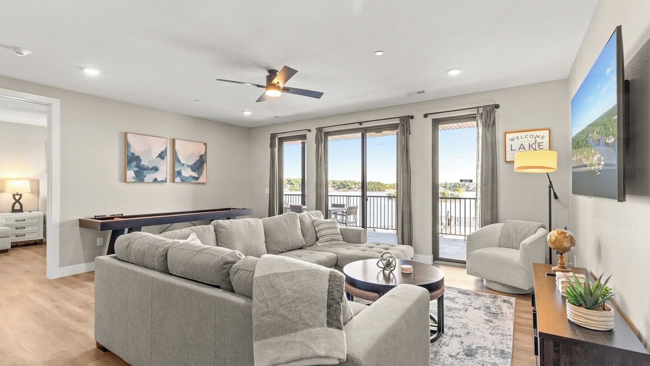 Photo of Livingroom in Village of Four Seasons