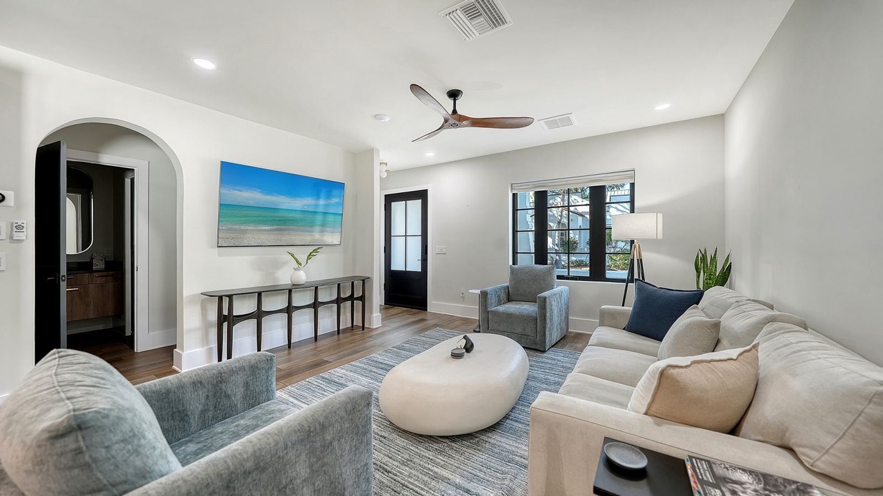 Photo of Livingroom in Laurel Park