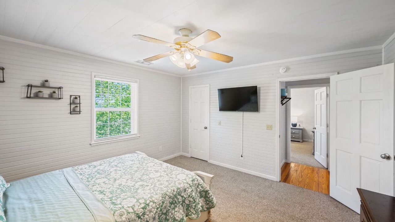 Photo of Bedroom in Morris Chapel