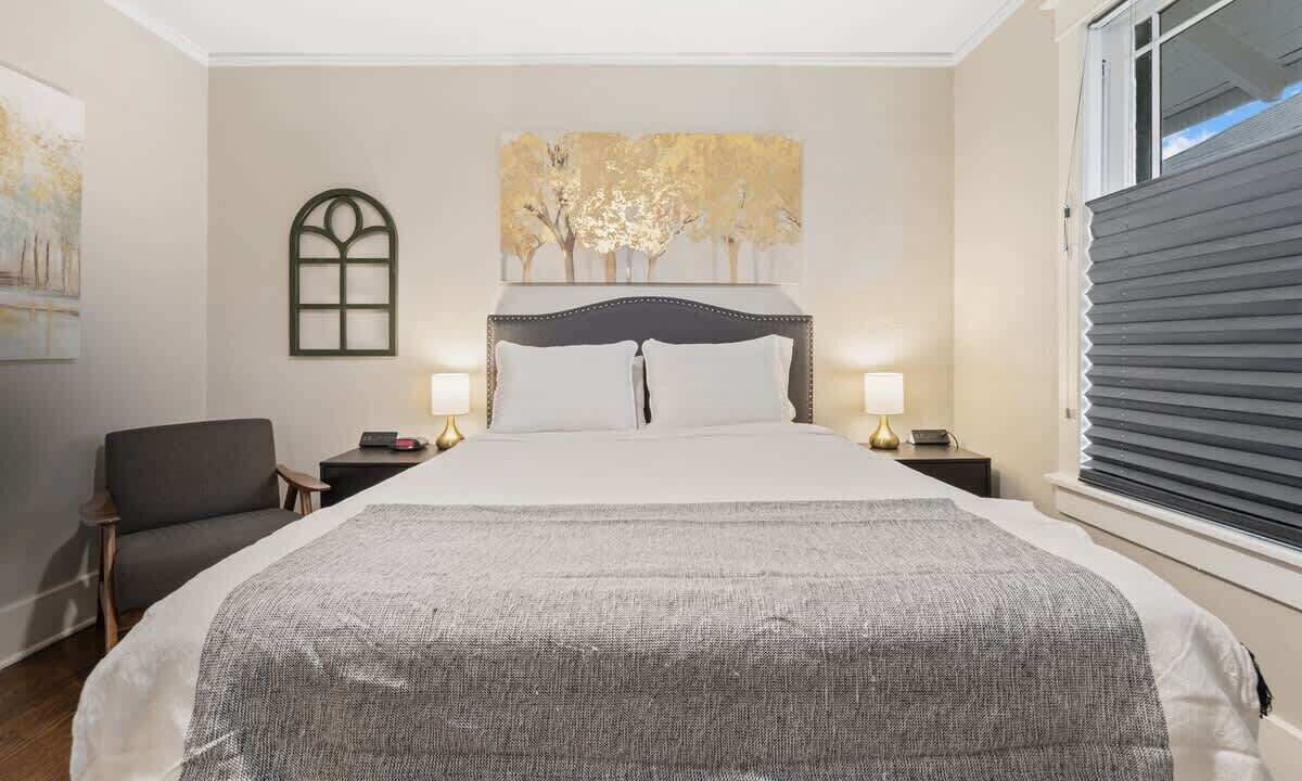 Photo of Bedroom in Midtown