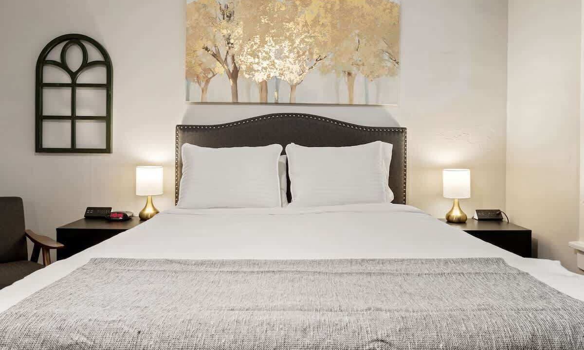 Photo of Bedroom in Midtown