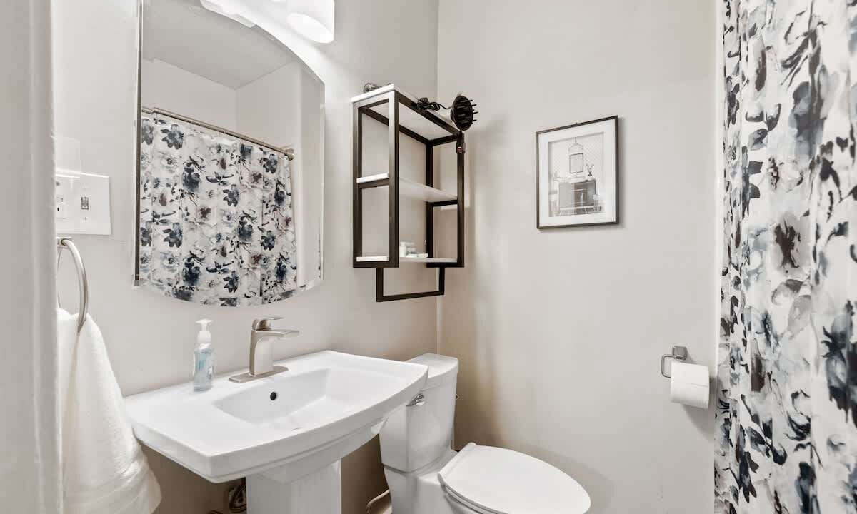 Photo of Bathroom in Midtown
