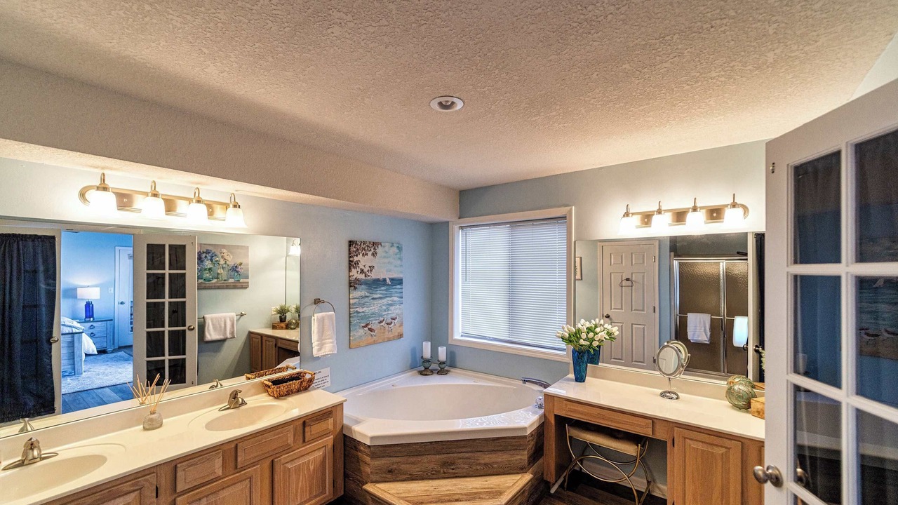 Photo of Bathroom in Village of Four Seasons
