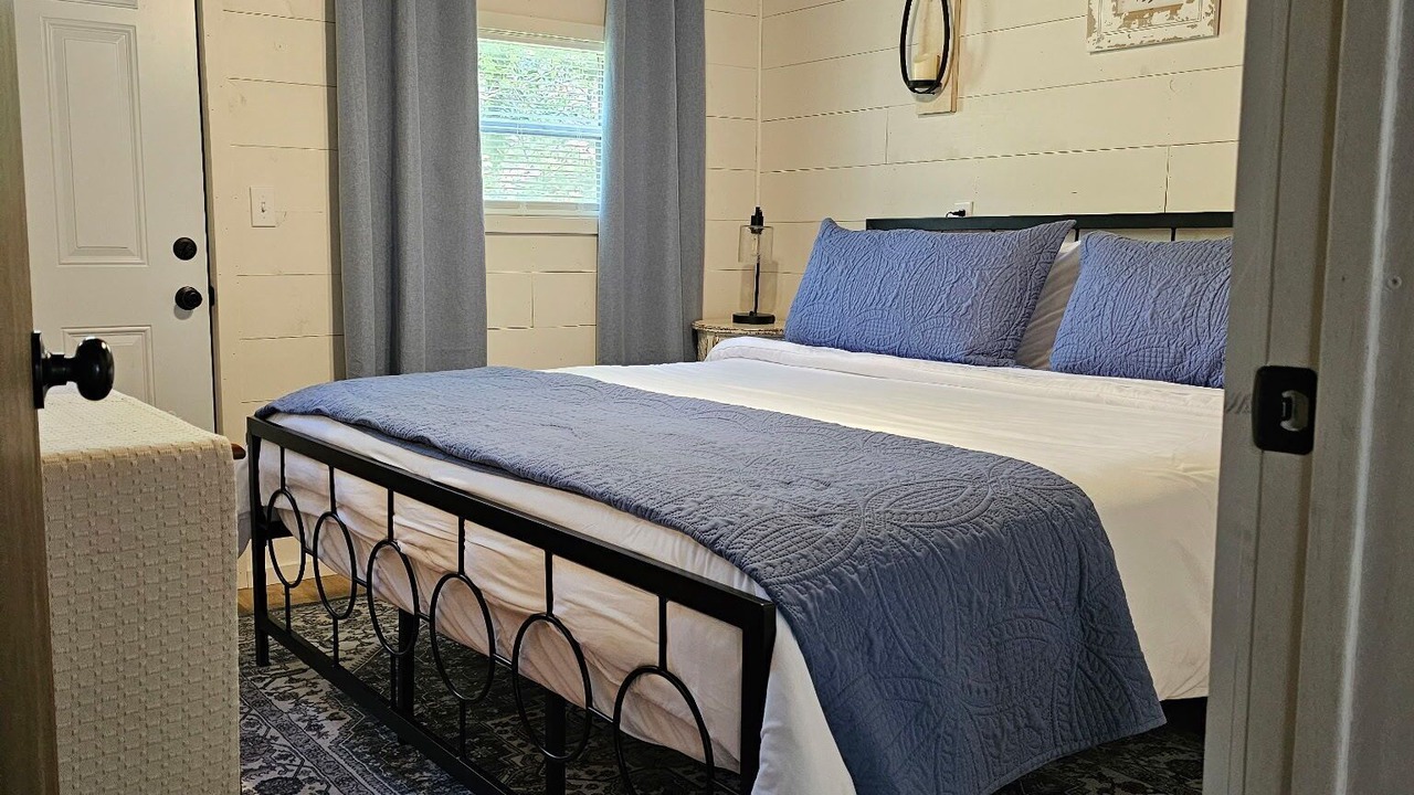 Photo of Bedroom in Oak Grove