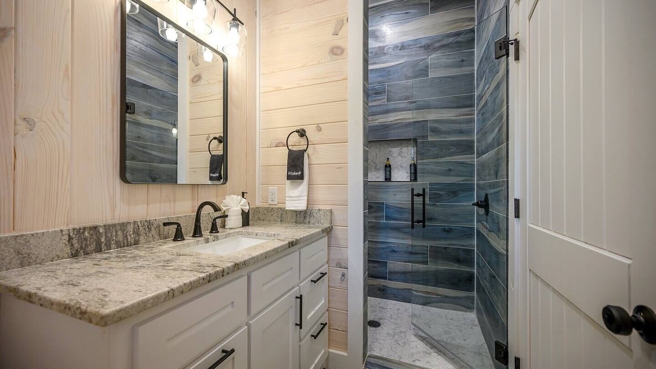 Photo of Bathroom in Broken Bow