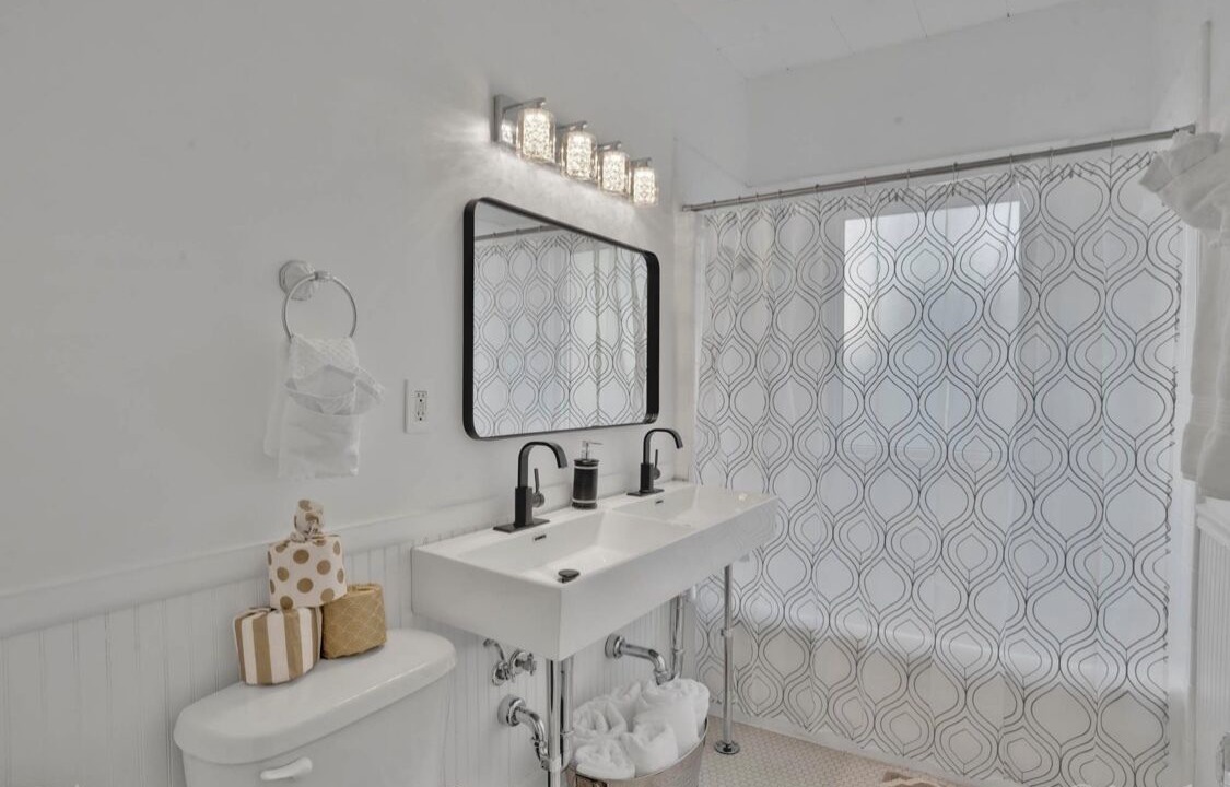 Photo of Bathroom in Broadmoor