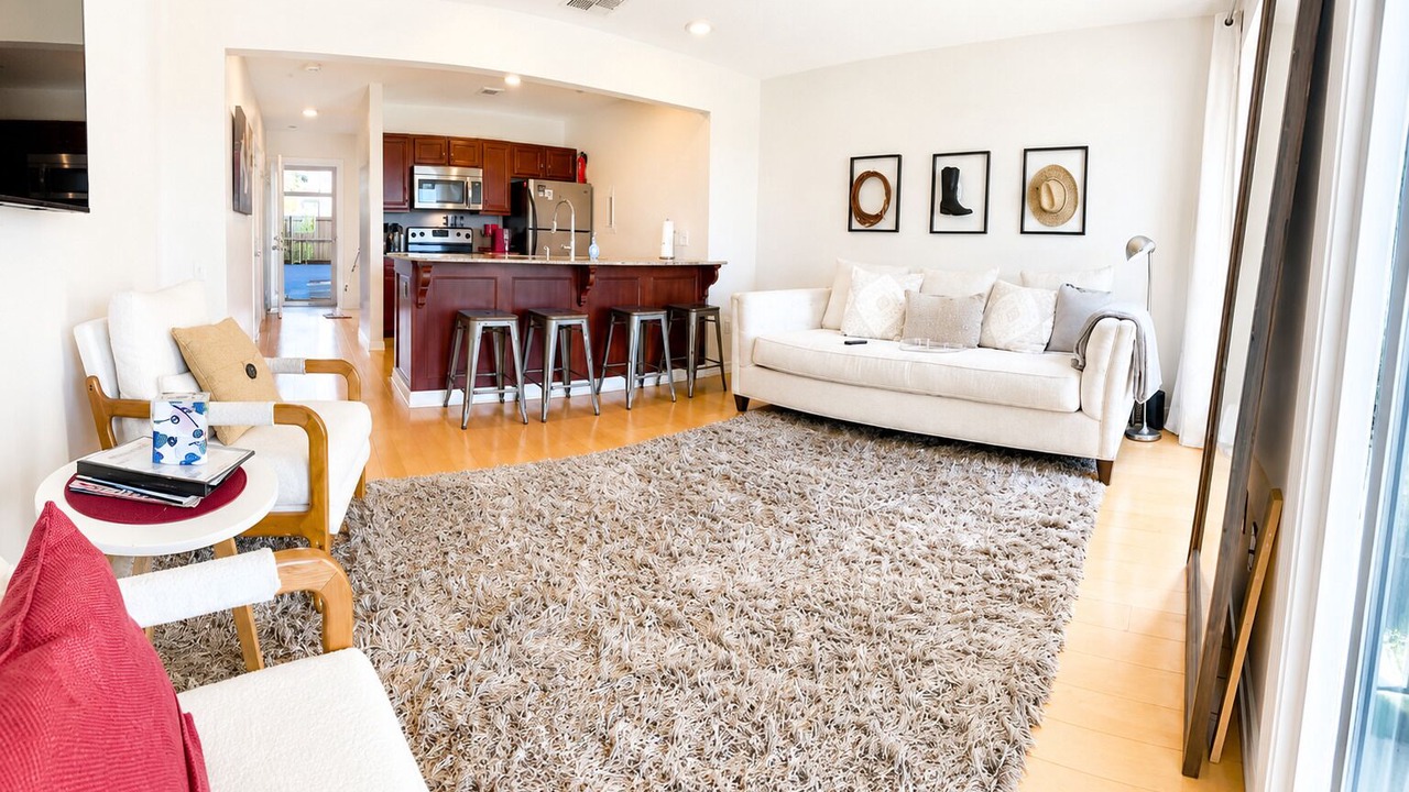 Photo of Livingroom in North Capitol