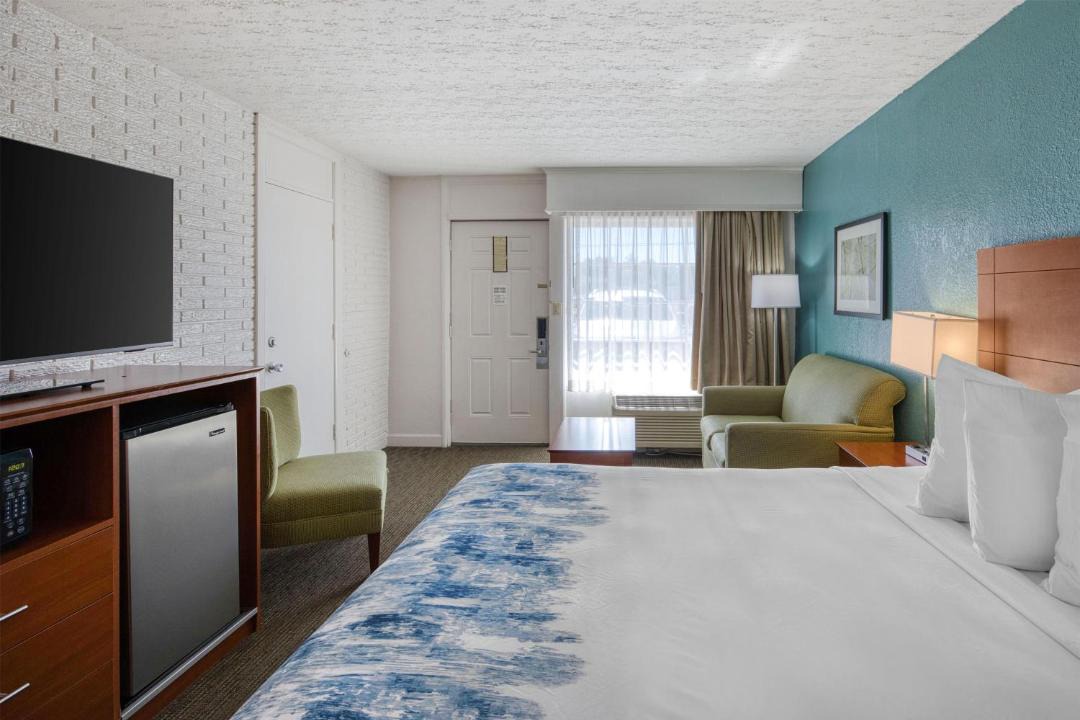 Photo of Bedroom in Hendersonville