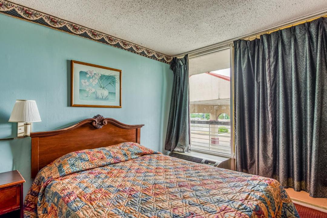 Photo of Bedroom in Tougaloo