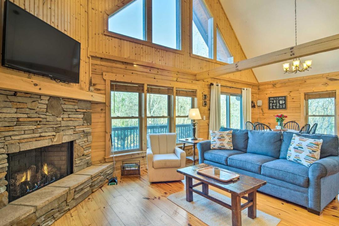Photo of Livingroom in Sweetbriar Farms