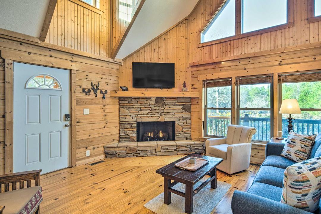 Photo of Livingroom in Sweetbriar Farms
