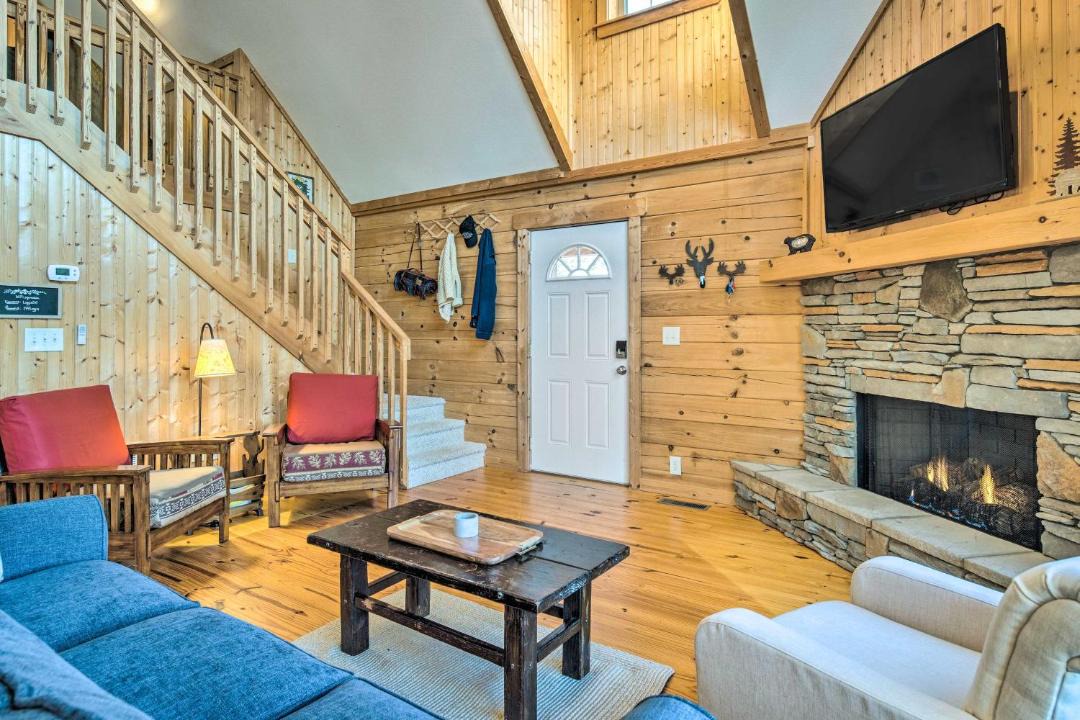 Photo of Livingroom in Sweetbriar Farms